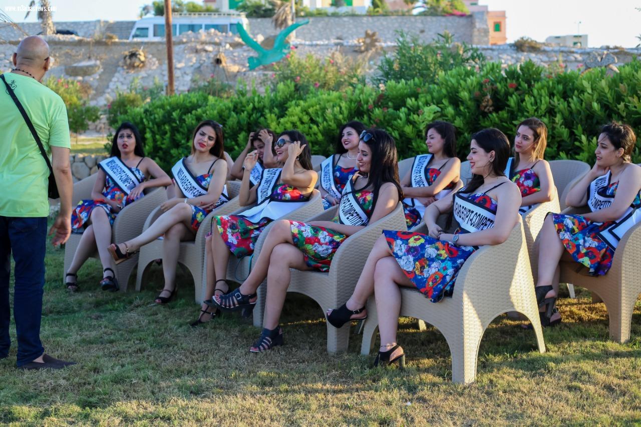 ملكات جمال العرب يقمن بجولة ببورتو مارينا بالساحل الشمالى